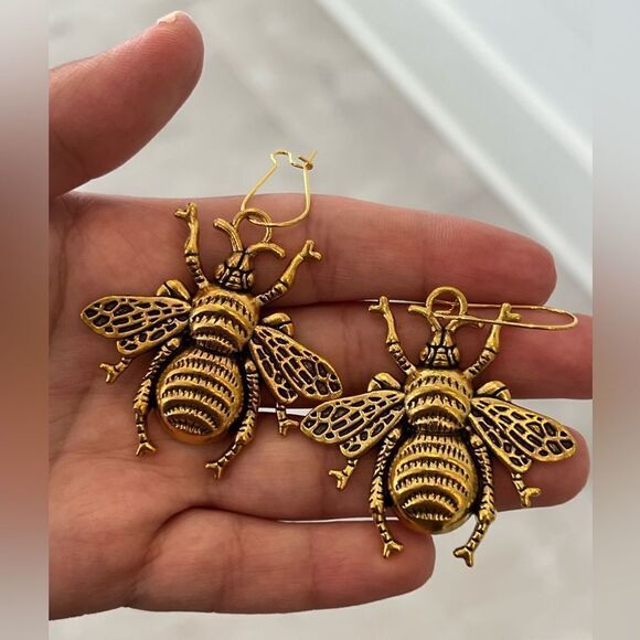 Zara Bold Gold Bee Statement Earrings – Nature-Inspired Fashion Jewelry - Picture 6 of 7